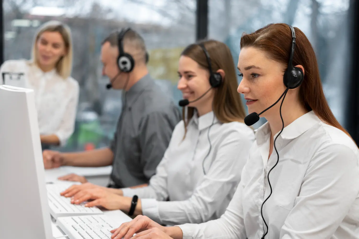 Centralita Virtual vs. Comunicaciones Unificadas x-bees: ¿Qué Herramienta Necesita tu Negocio para Mejorar la Atención al Cliente y las Ventas?